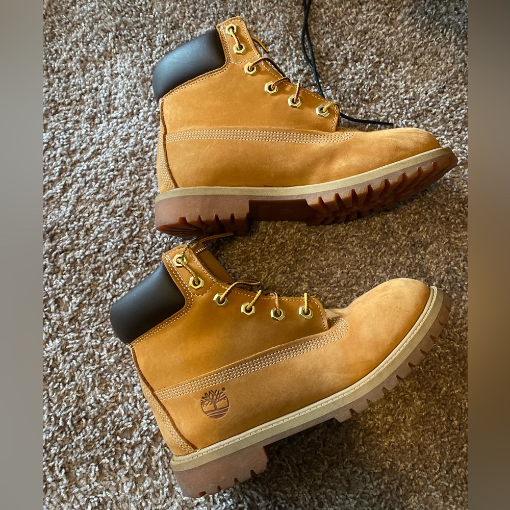 Timberlands: I wear a size 7 I’m women’s and these are 5.5 M.